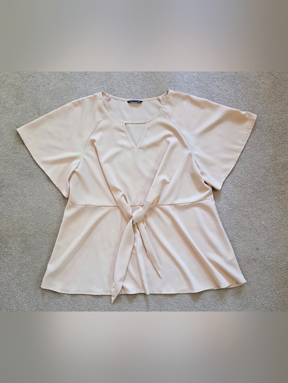 BloomChic Women’s 18/20 Cream/Blush Tie Front Flutter Sleeve Blouse